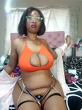 Snapshot of YummyChocTits chatting on 10.09.25 YummyChocTits online show from 10.09.25