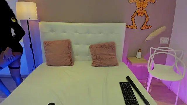 Snapshot of AlayshaJohnson chatting on 10.31.25 AlayshaJohnson online show from 10.31.25