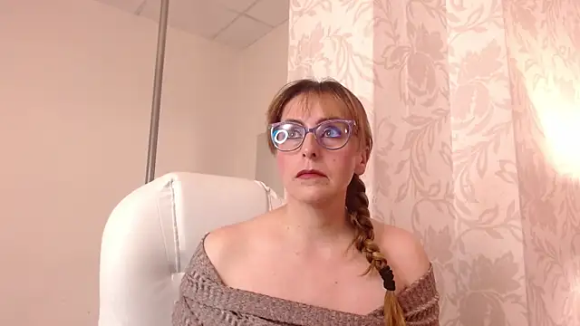 Snapshot of Ava_Raye chatting on 09.18.25 Ava Raye online show from 09.18.25