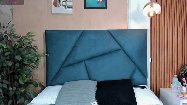 VictoriaHarriss online show from 11.11.25