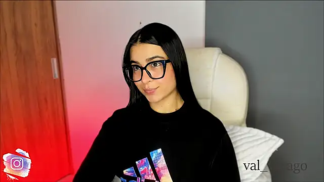 Snapshot of val_varago chatting on 09.20.25 val varago online show from 09.20.25