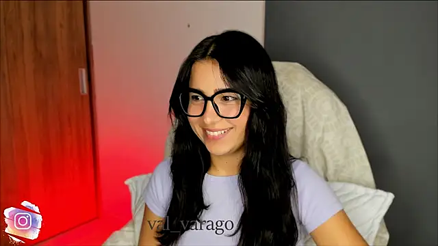 Snapshot of val_varago chatting on 10.14.25 val varago online show from 10.14.25