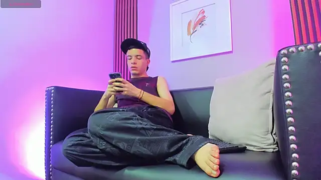 kevinn blue1 online show from 11.10.25