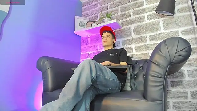 kevinn blue1 online show from 12.04.25