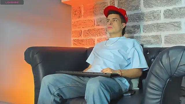 kevinn blue1 online show from 12.05.25