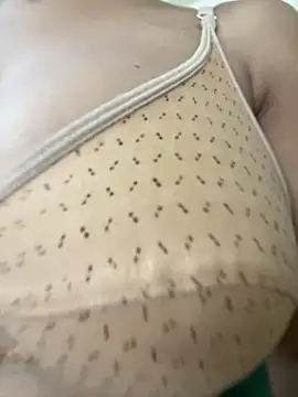 Snapshot of vidhi_00 chatting on 10.30.25 vidhi 00 online show from 10.30.25