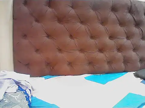 Snapshot of short_girl_ chatting on 10.15.25 short girl  online show from 10.15.25