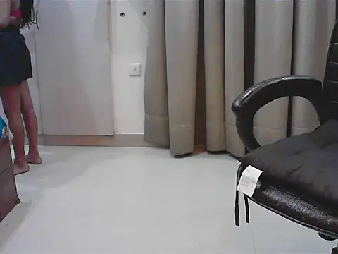 Snapshot of short_girl_ chatting on 10.16.25 short girl  online show from 10.16.25