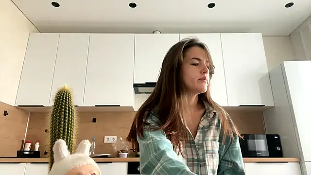 Snapshot of FavorLeila chatting on 09.20.25 FavorLeila online show from 09.20.25