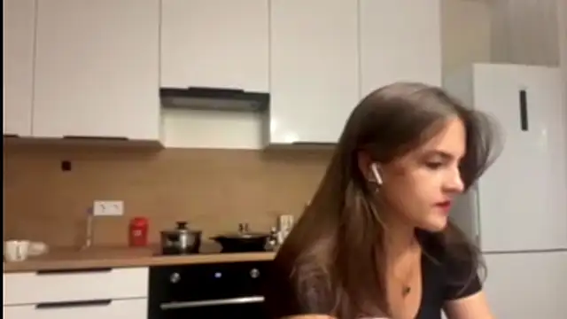 Snapshot of FavorLeila chatting on 10.02.25 FavorLeila online show from 10.02.25