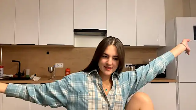 Snapshot of FavorLeila chatting on 10.03.25 FavorLeila online show from 10.03.25