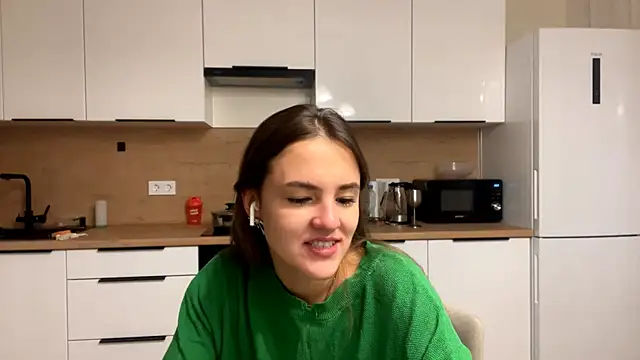 Snapshot of FavorLeila chatting on 10.08.25 FavorLeila online show from 10.08.25