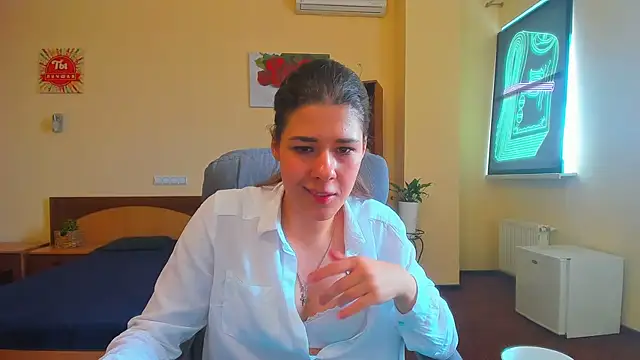 Snapshot of Joannia chatting on 09.25.25 Joannia online show from 09.25.25