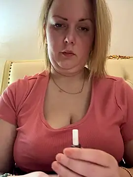 Snapshot of Piccolamonella29 chatting on 11.17.25 Piccolamonella29 online show from 11.17.25