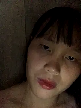 Snapshot of huong-18 chatting on 10.04.25 huong-18 online show from 10.04.25