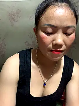 Snapshot of _losrt_cherry_ chatting on 10.11.25 losrt cherry online show from 10.11.25