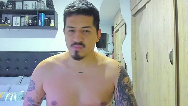 Snapshot of Arnolwilliams chatting on 10.23.25 Arnolwilliams online show from 10.23.25