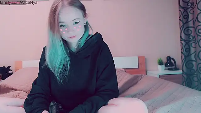 Snapshot of AliceNya_cute chatting on 10.05.25 AliceNya cute online show from 10.05.25