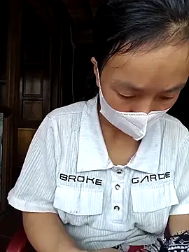 Snapshot of lily-00 chatting on 09.18.25 lily-00 online show from 09.18.25