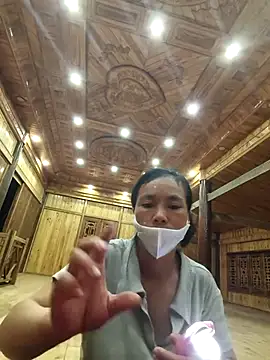 Snapshot of lily-00 chatting on 10.11.25 lily-00 online show from 10.11.25