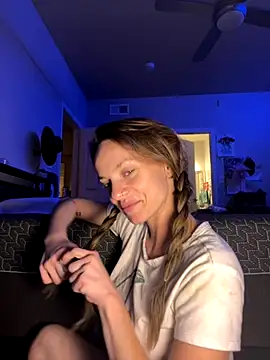 Snapshot of Texxaspearl chatting on 09.29.25 Texxaspearl online show from 09.29.25