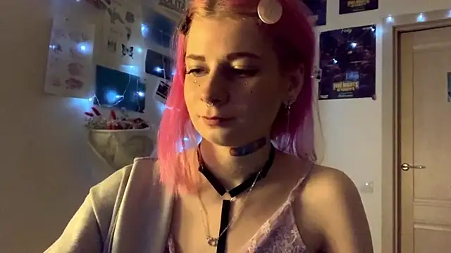 Snapshot of PinkVampire chatting on 09.17.25 PinkVampire online show from 09.17.25