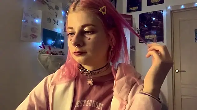 Snapshot of PinkVampire chatting on 09.23.25 PinkVampire online show from 09.23.25