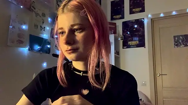 Snapshot of PinkVampire chatting on 10.05.25 PinkVampire online show from 10.05.25