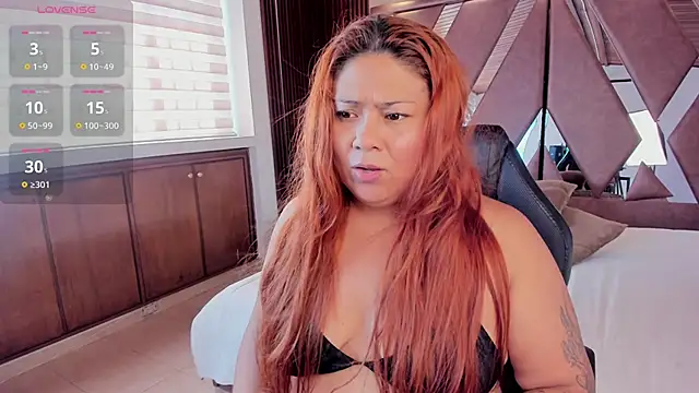 Snapshot of Zoe-stonee chatting on 09.29.25 Zoe-stonee online show from 09.29.25