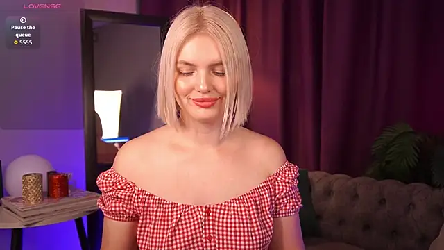 Amelia Wells online show from 11.10.25