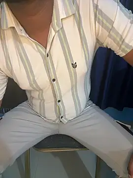 Snapshot of yourhoneyx1 chatting on 11.01.25 yourhoneyx1 online show from 11.01.25