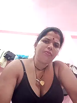 Snapshot of Hott_locky chatting on 10.15.25 Hott locky online show from 10.15.25