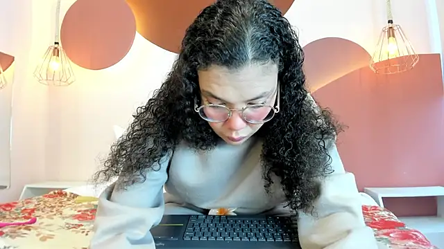 SweetStarr  online show from 09.30.25