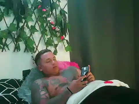 Snapshot of MR777DESIRE chatting on 10.19.25 MR777DESIRE online show from 10.19.25