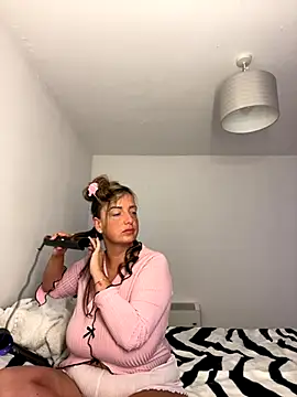 Snapshot of QueenStacyxox chatting on 10.12.25 QueenStacyxox online show from 10.12.25