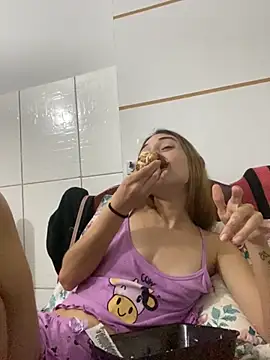 Snapshot of loirinhaaa chatting on 09.19.25 loirinhaaa online show from 09.19.25