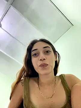 Snapshot of loirinhaaa chatting on 10.13.25 loirinhaaa online show from 10.13.25