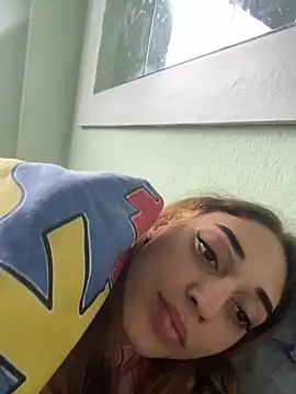 Snapshot of loirinhaaa chatting on 10.21.25 loirinhaaa online show from 10.21.25