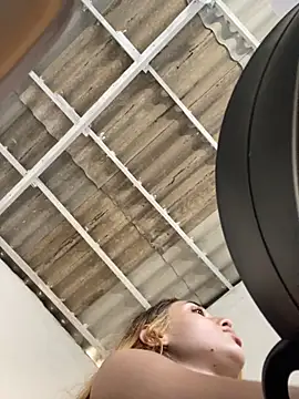 Snapshot of loirinhaaa chatting on 11.05.25 loirinhaaa online show from 11.05.25