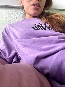 Snapshot of loirinhaaa chatting on 11.12.25 loirinhaaa online show from 11.12.25