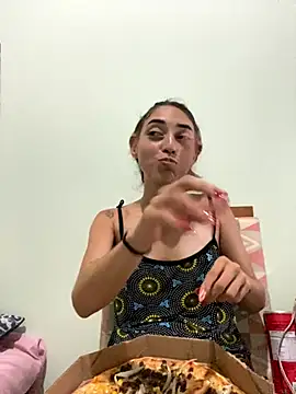 Snapshot of loirinhaaa chatting on 11.16.25 loirinhaaa online show from 11.16.25