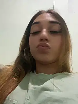 Snapshot of loirinhaaa chatting on 11.23.25 loirinhaaa online show from 11.23.25