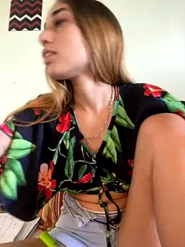 Snapshot of loirinhaaa chatting on 11.23.25 loirinhaaa online show from 11.23.25