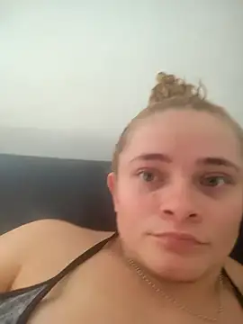 Snapshot of Cherrysweetyx chatting on 10.19.25 Cherrysweetyx online show from 10.19.25