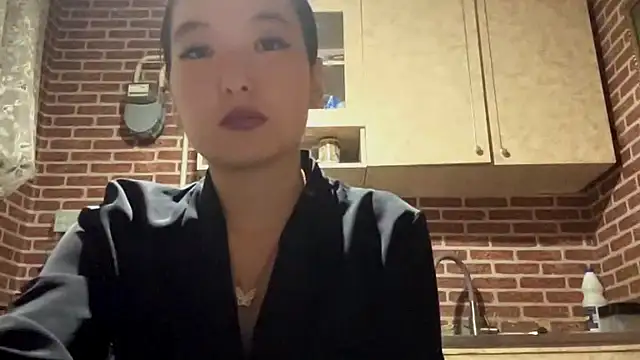 Snapshot of EmmaLeexth chatting on 09.19.25 EmmaLeexth online show from 09.19.25