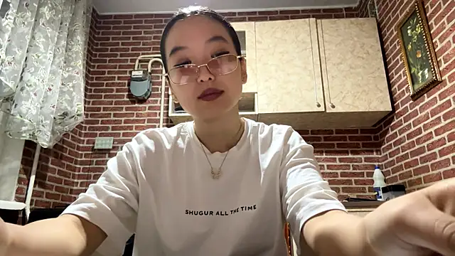 Snapshot of EmmaLeexth chatting on 10.02.25 EmmaLeexth online show from 10.02.25