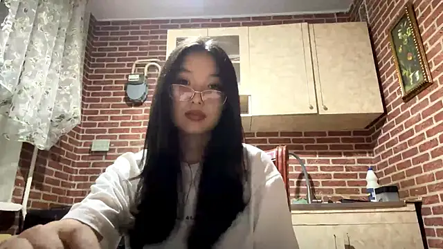 Snapshot of EmmaLeexth chatting on 10.03.25 EmmaLeexth online show from 10.03.25