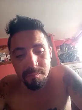 Snapshot of Lionardovssf35 chatting on 10.15.25 Lionardovssf35 online show from 10.15.25