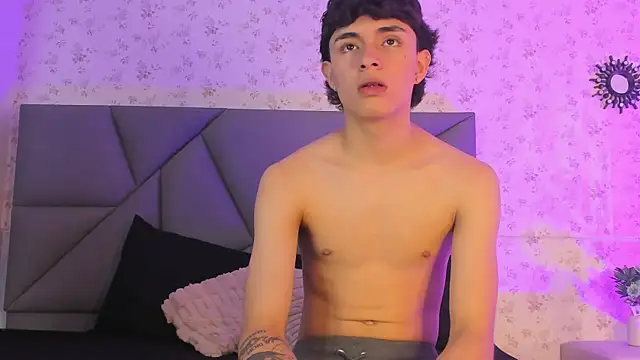 meganandtylerr19 online show from 10.17.25