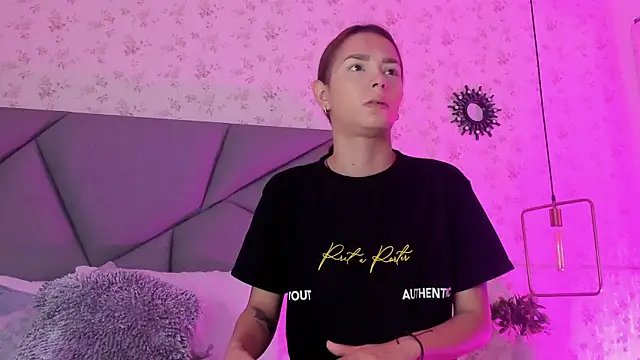 meganandtylerr19 online show from 11.18.25